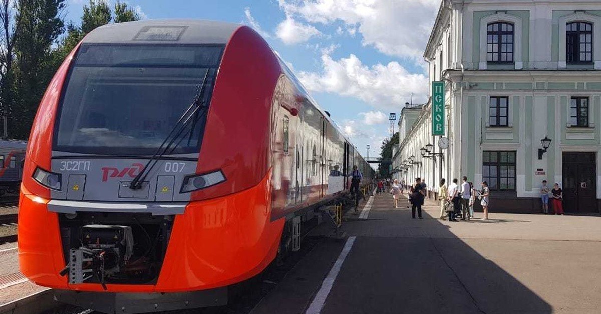 Частично изменится расписание скоростных «Ласточек» Псков - Санкт-Петербург и пригородных поездов из-за обновления инфраструктуры и капремонта путей в Ленинградской и Псковской областях в апреле и мае.